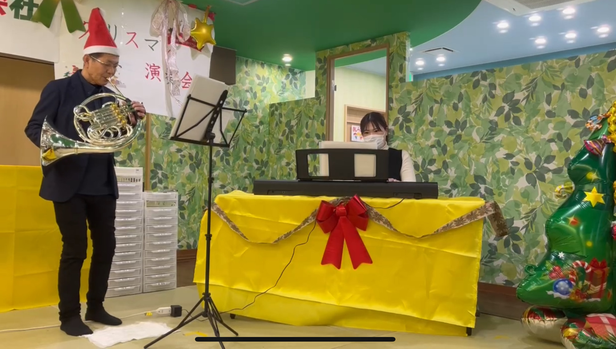 オーケストラの方がクリスマス演奏会にきてくれました